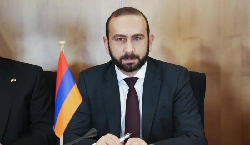 Armenia says it has no intention of severing ties with Russia