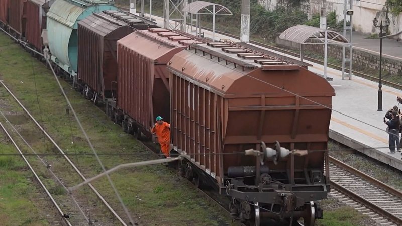 Azerbaijan sends fuel to Armenia, marking a real step toward peace
