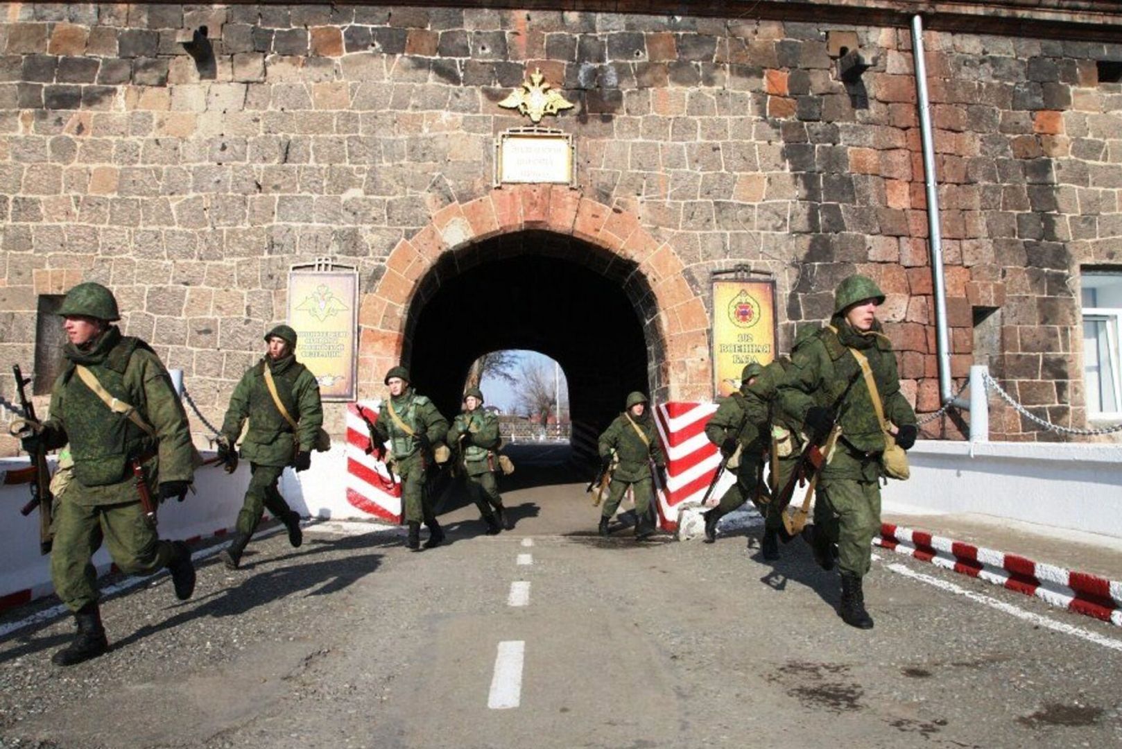 Armenia ready to discuss withdrawal or continued presence of Russian military base